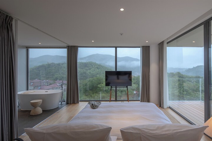 Room 75 of 218