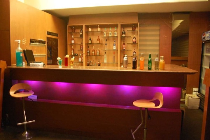 Lounge 31 of 38