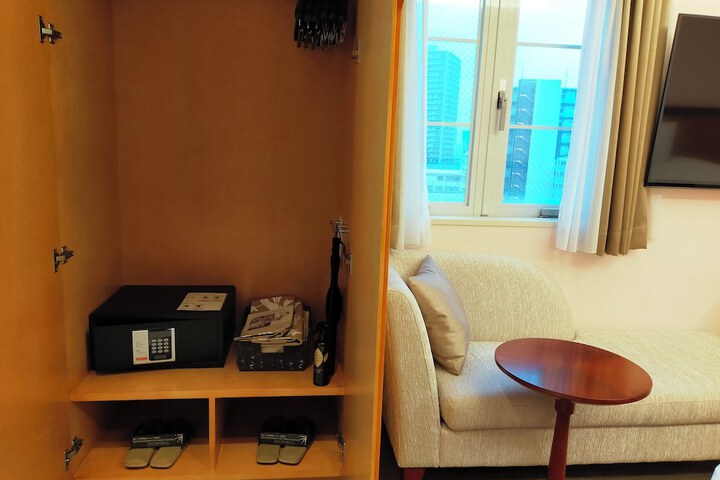 Room 27 of 154