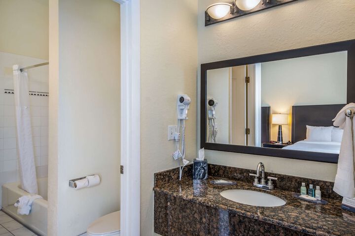 2 Double Beds Accessible (43 of 49)