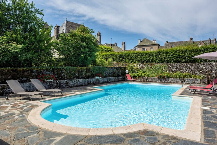 Pool 56 of 85