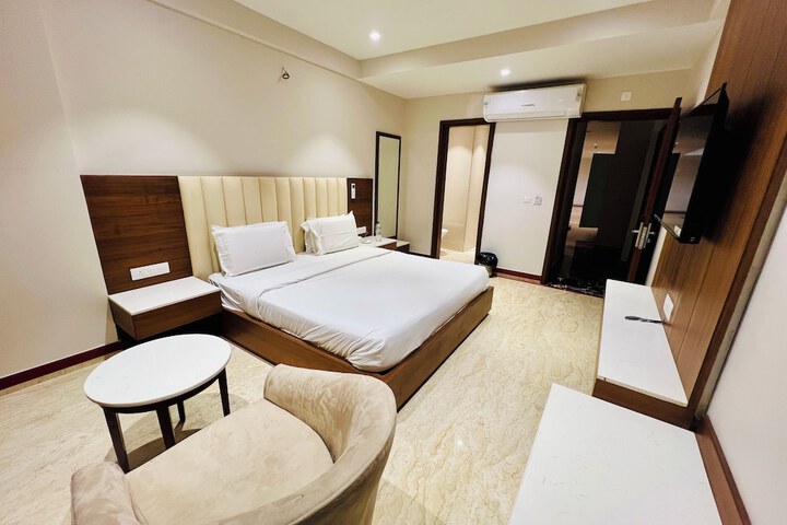 Room 18 of 34
