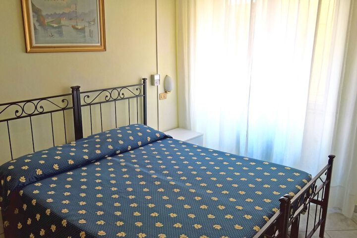 Room 9 of 27