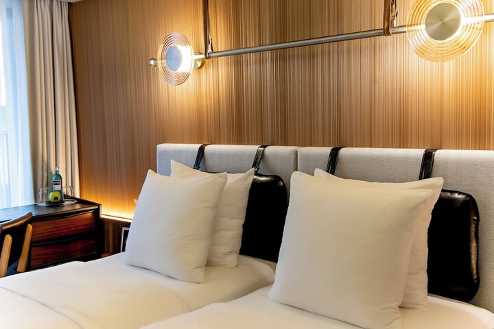 Room 27 of 58