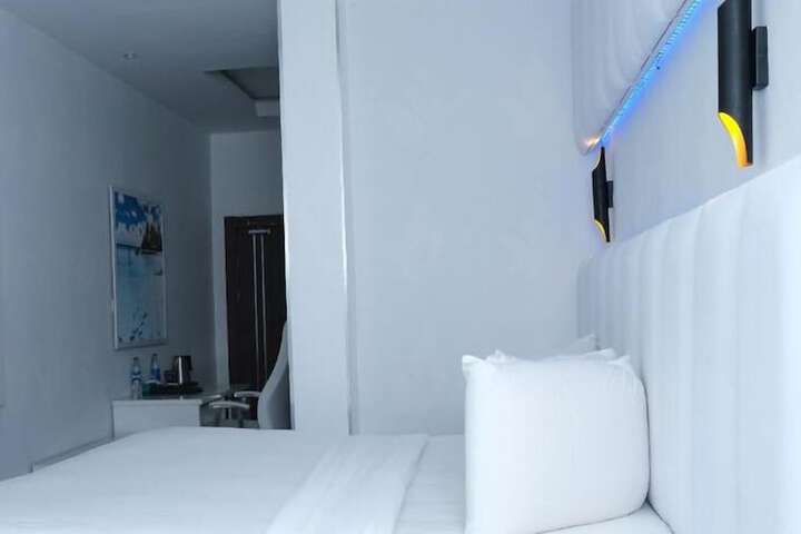 Room 2 of 17