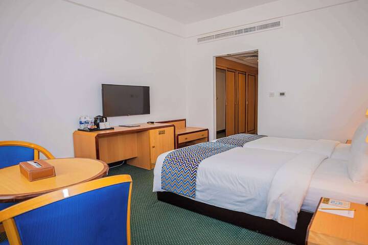 Room 42 of 121