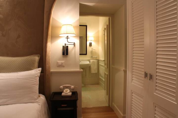 Room 21 of 66