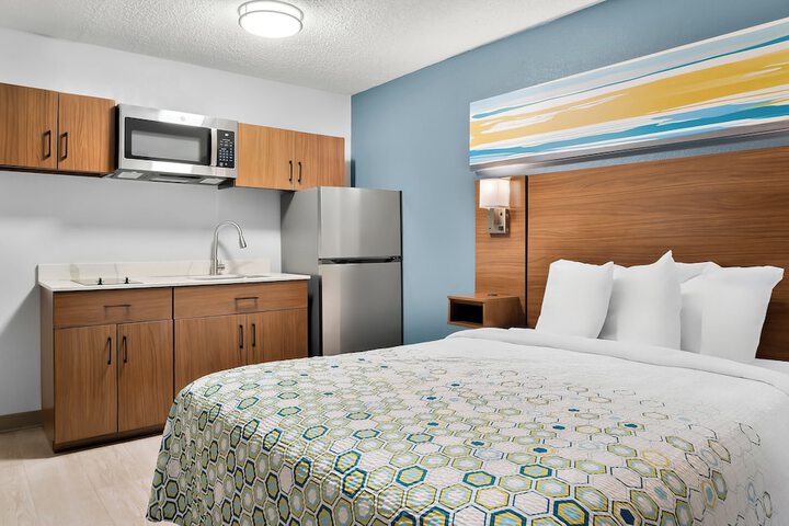 ADA Accessible Studio 1 Queen Bed (9 of 9)