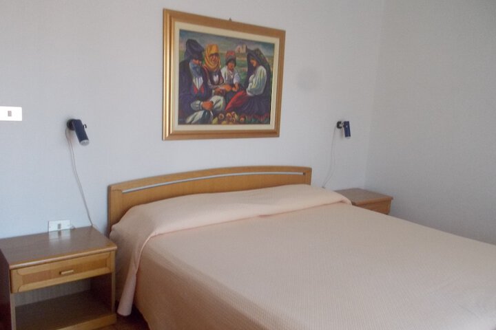 Room 8 of 65