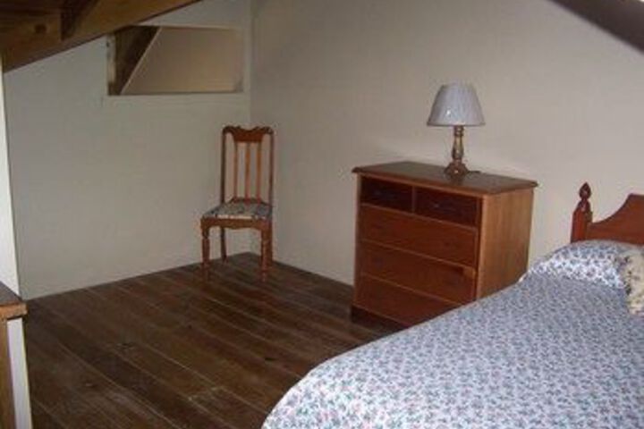Room 33 of 100