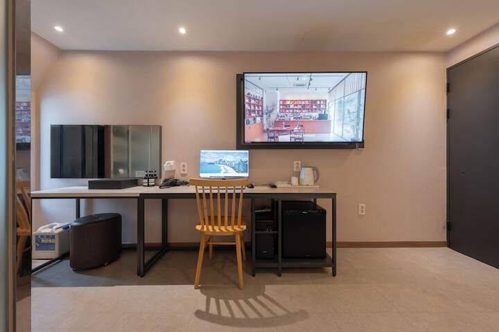 Room 4 of 54