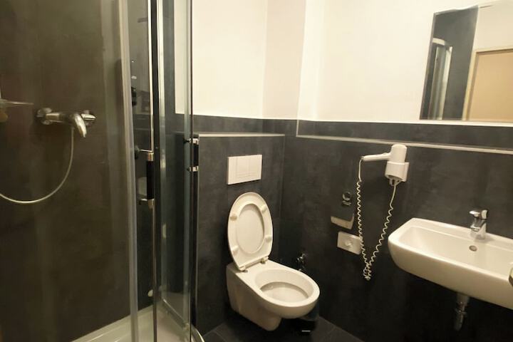 Room 14 of 15