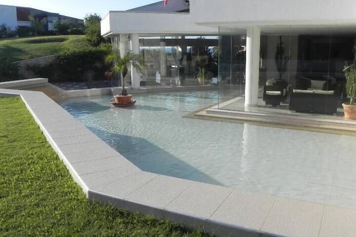 Hotel Exterior 43 of 45