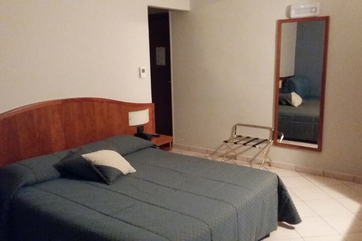 Room 13 of 28