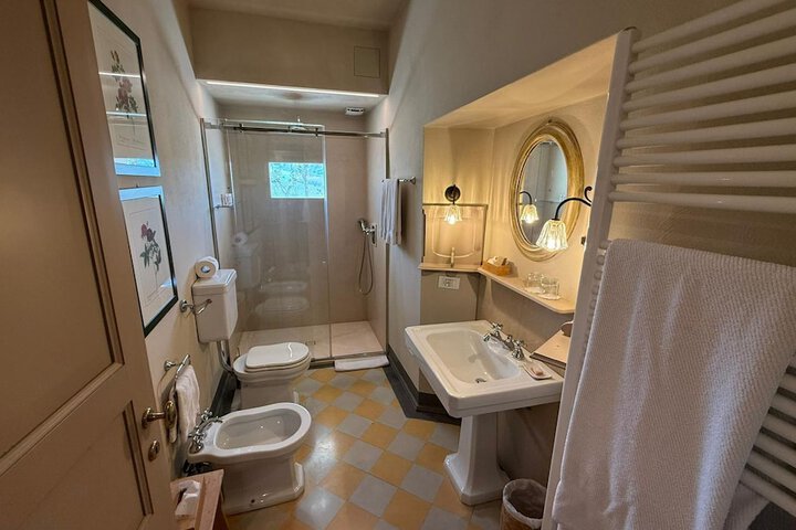 Room 30 of 48