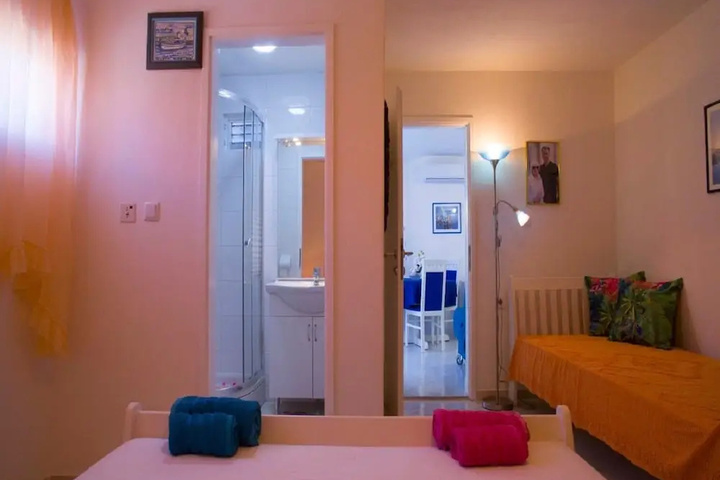 Room 4 of 13