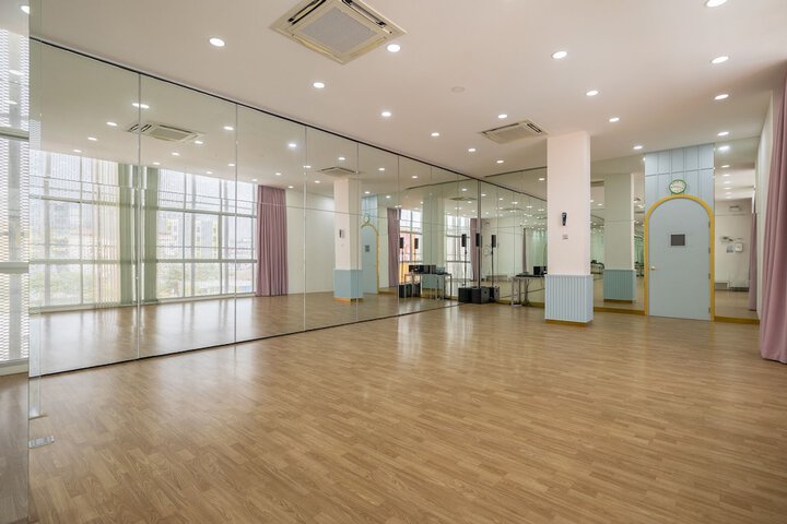 Ballroom/Hall 141 of 159