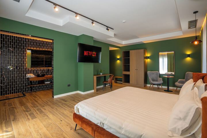 Room 16 of 33