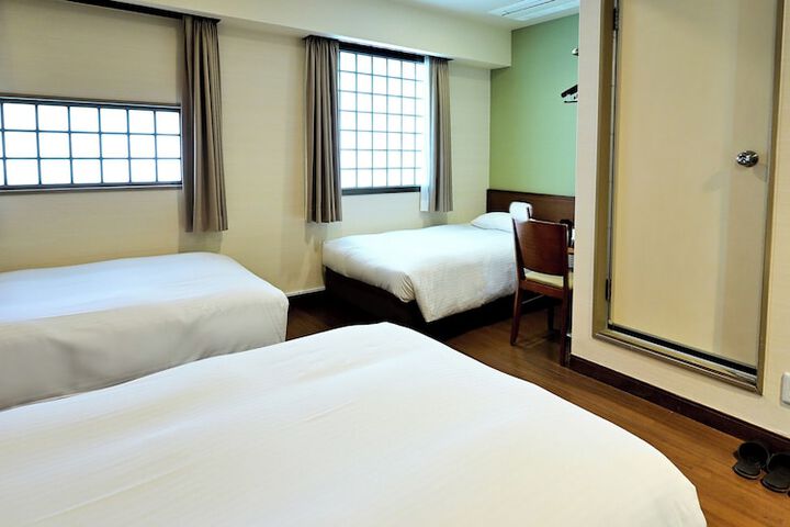 Room 13 of 42