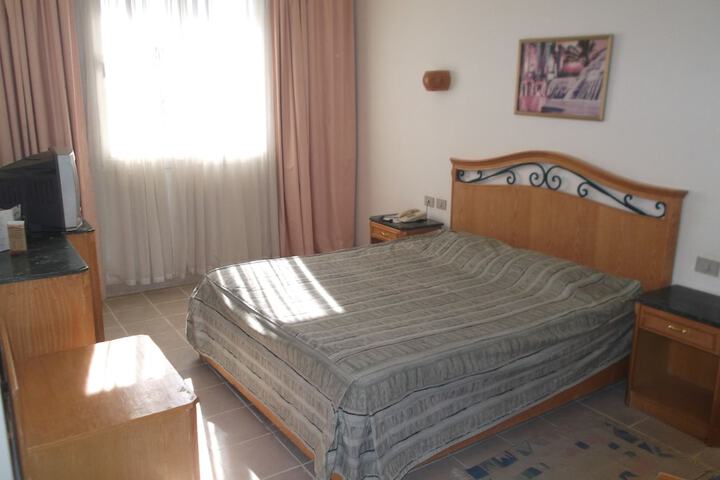 Room 7 of 90