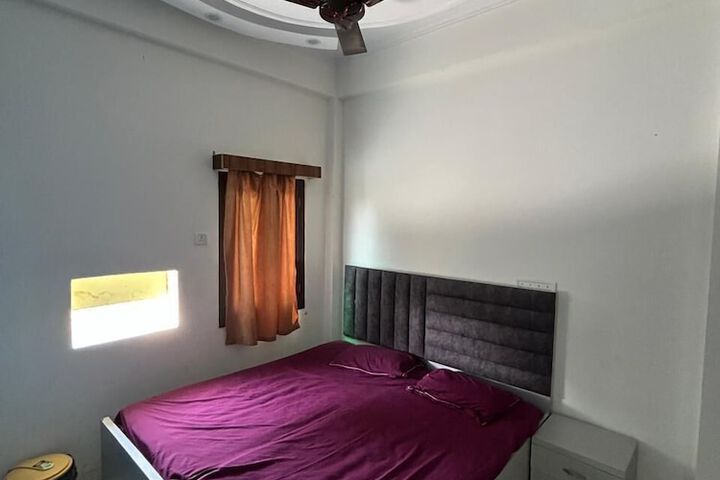 Room 13 of 31