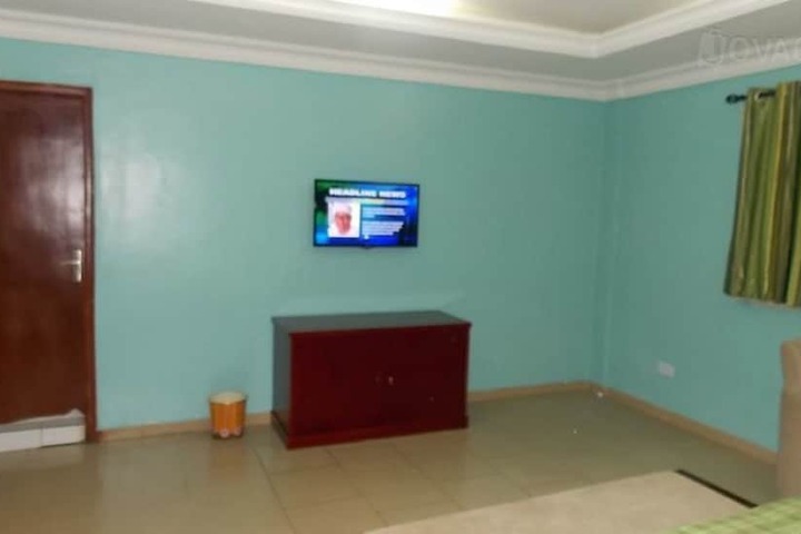 Room 3 of 20
