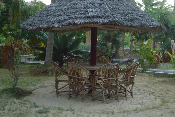Exterior of Dudu Villas N Backpackers