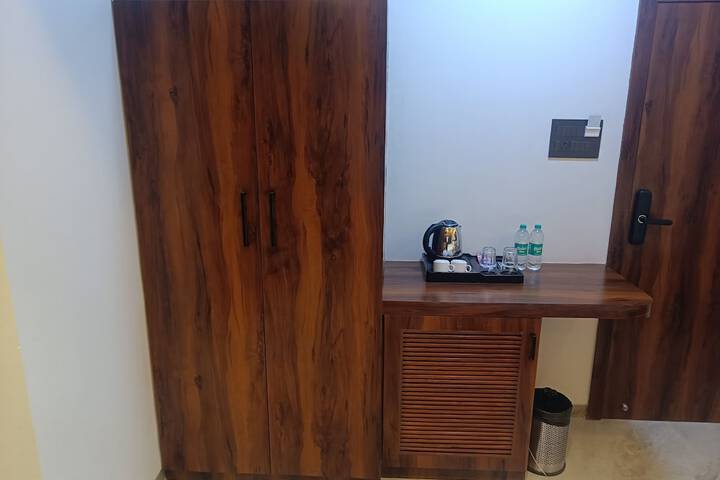Room 13 of 27