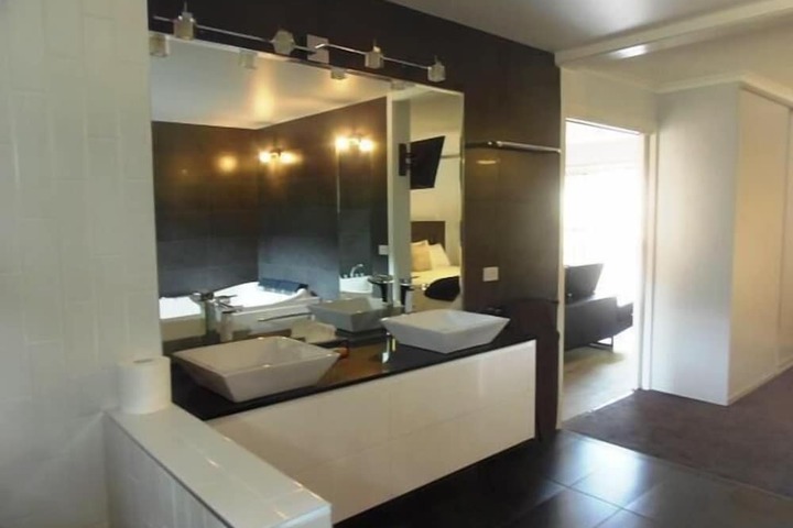 Room 16 of 30