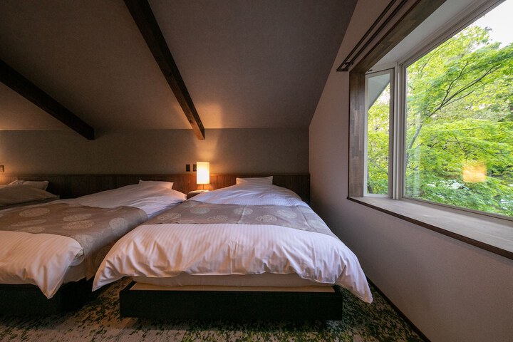 Room 12 of 110