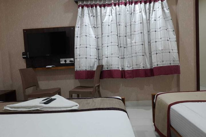 Room 9 of 15