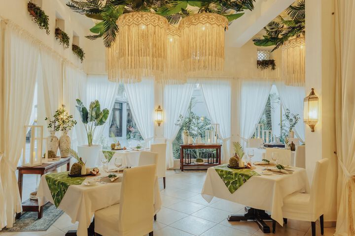 Dining 49 of 70