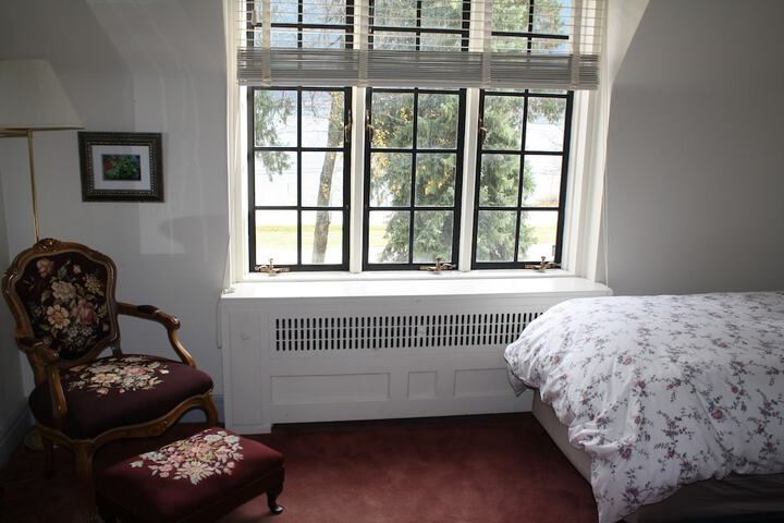 Room 8 of 118