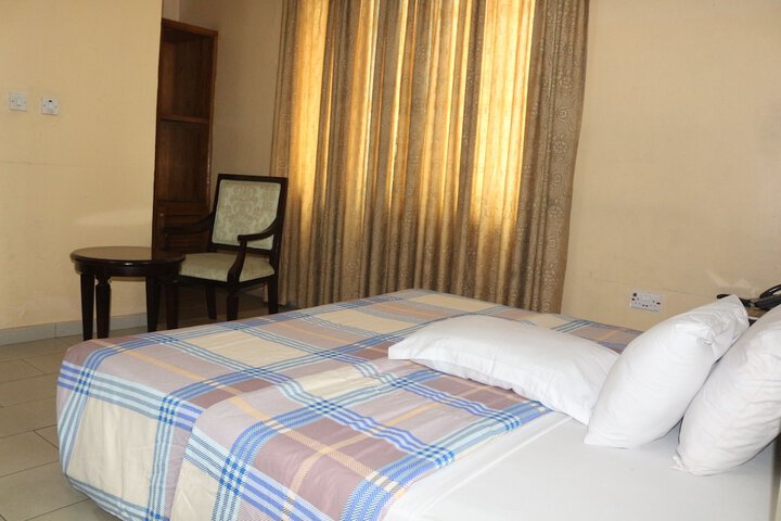 Room 10 of 20