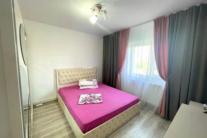 Room 2 of 10