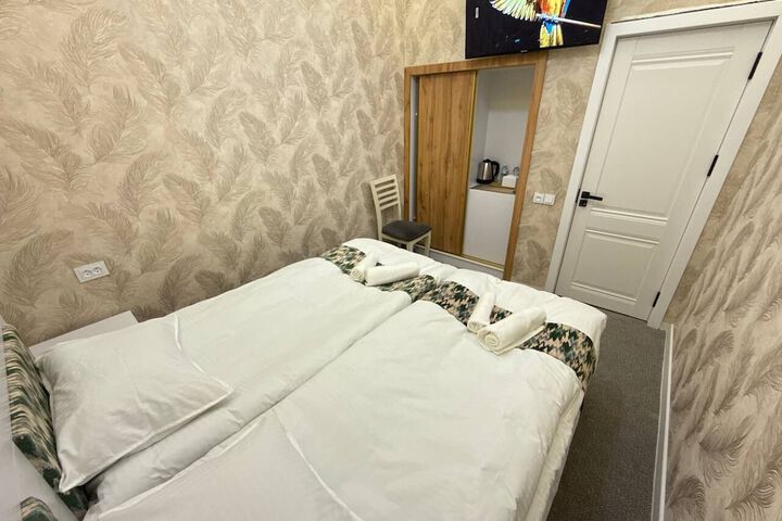 Room 4 of 33