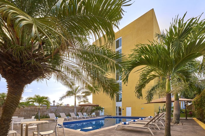 Pool Hotel