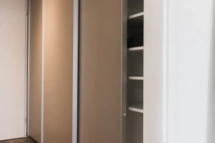 Room 10 of 14