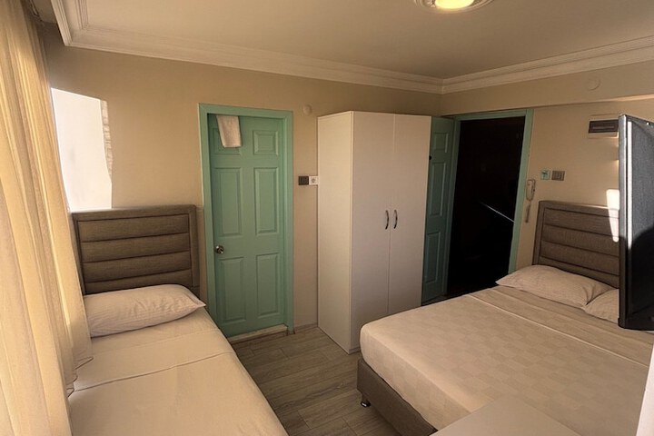Room 41 of 102