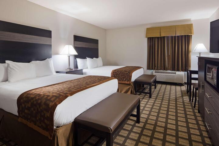 2 Queen Beds Annex Building Exterior Entrance No Elevator Accessible Microwave and Refrigerator WiFi Full Breakfast (7 of 15)