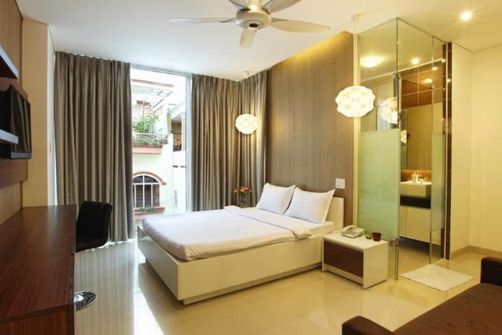 Room 2 of 36