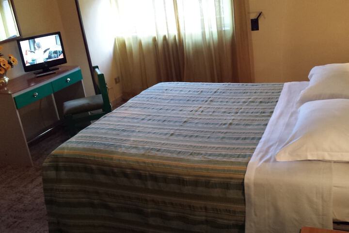 Room 10 of 31