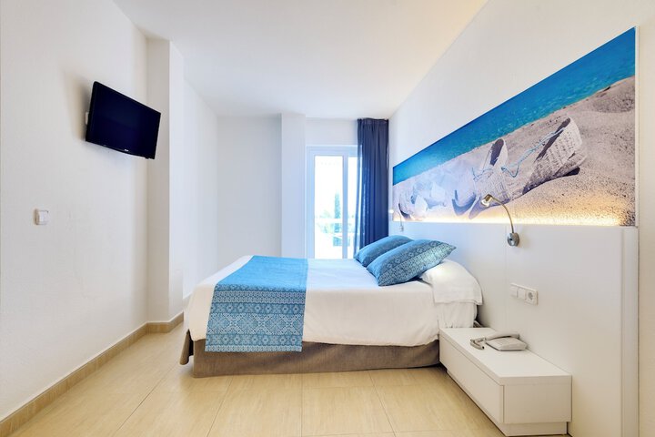 Room 28 of 82