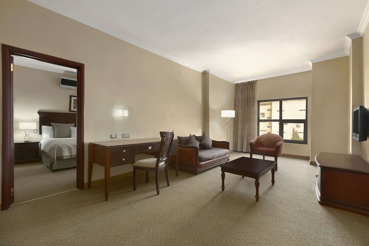 Room 21 of 90