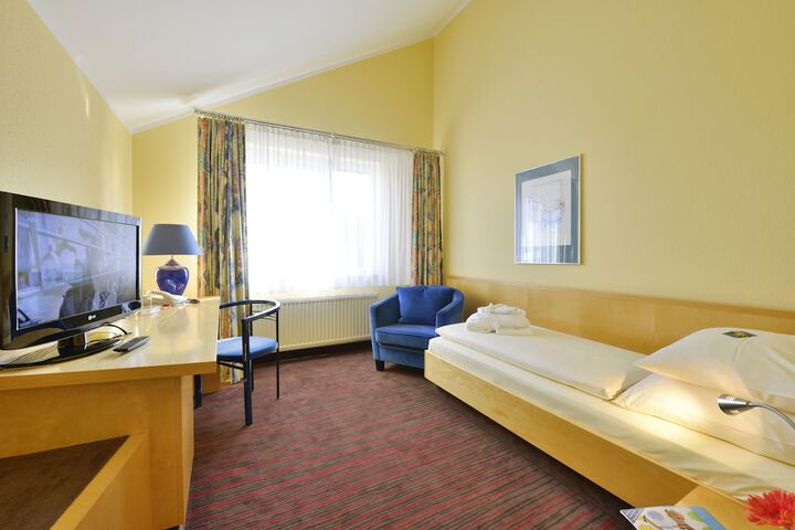 Room 7 of 99