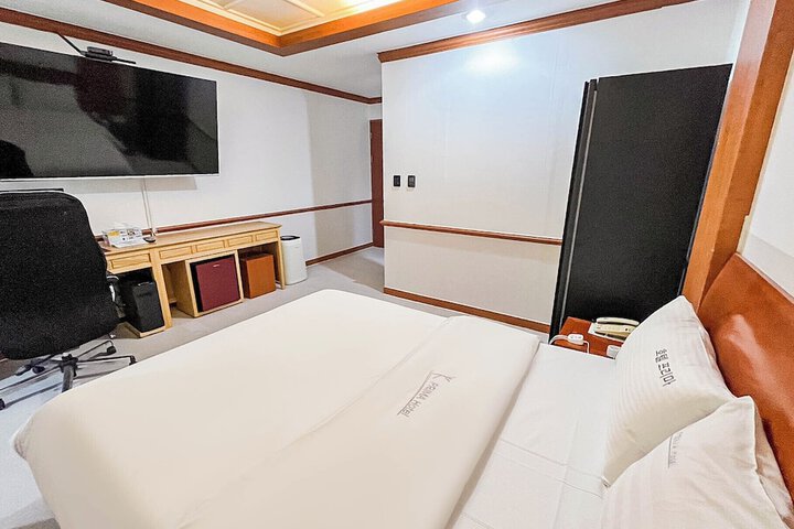 Room 2 of 23