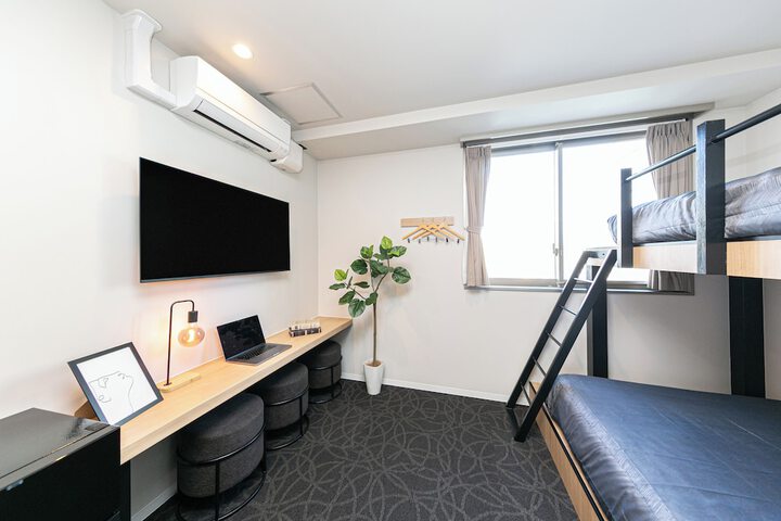 Room 27 of 144