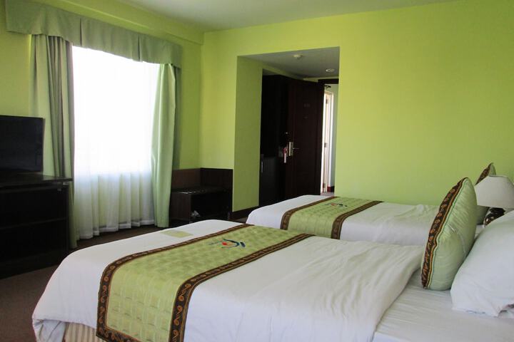 Room 9 of 127