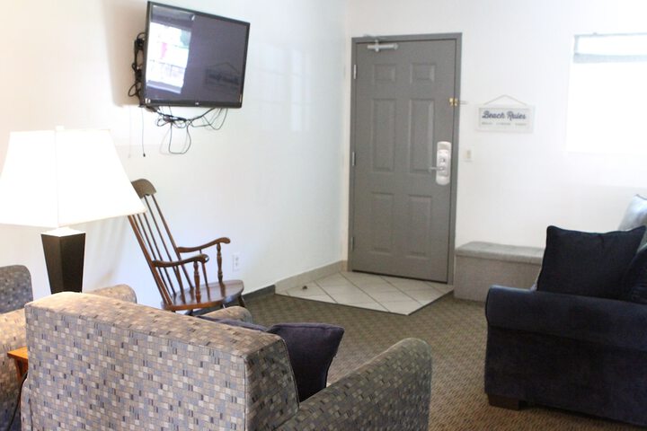 Room 33 of 83