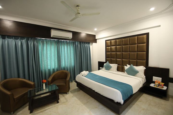 Room 4 of 18